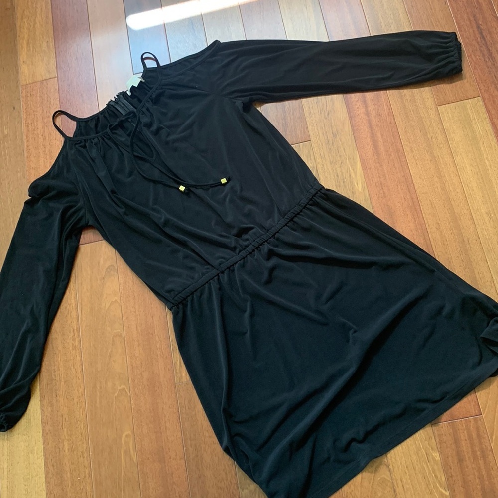 Michael Kors cold should dress with elastic waist band. Size M